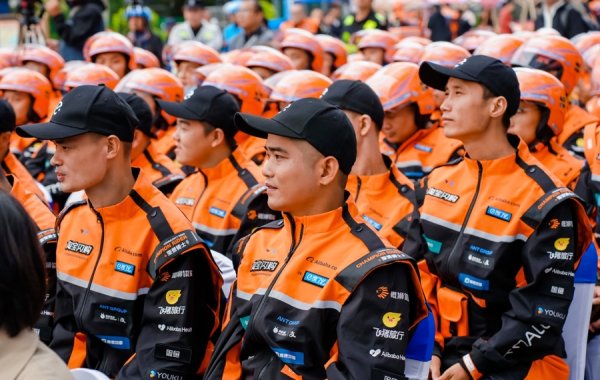 江苏配资网 行业首次，淘宝闪购饿了么10城城市骑士率先迎来养老、医疗保险补贴